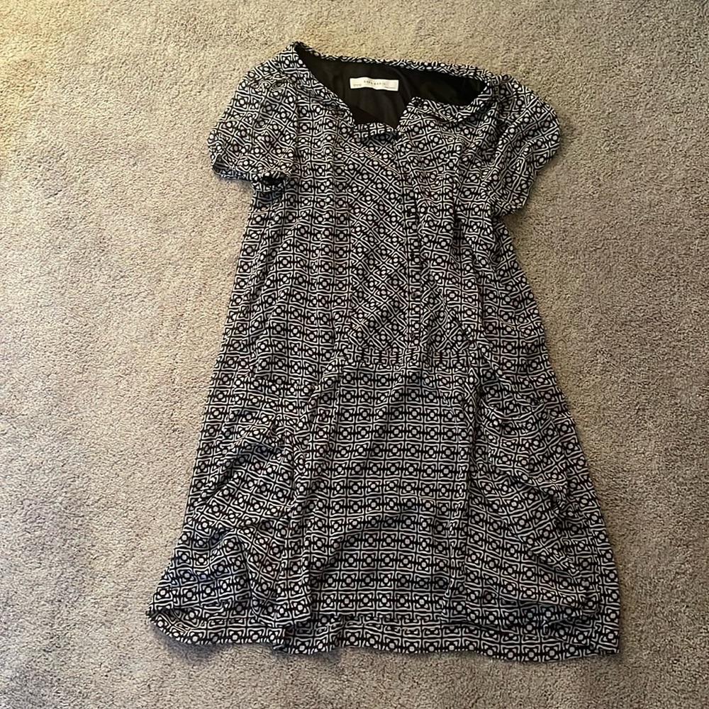 Black and off-white short-sleeved dress